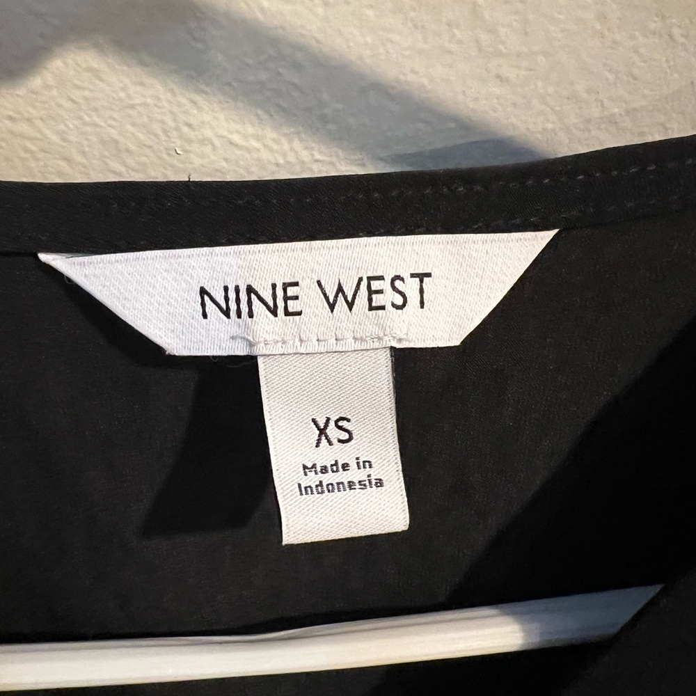 🛑 SALE 🌻 NineWest black wrap blouse - NWT - Picture 5 of 9
